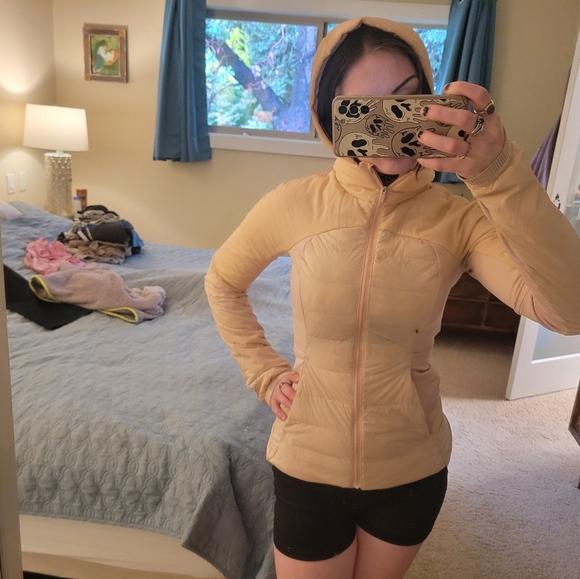 A baby pink Lululemon spring jacket - Picture 2 of 6